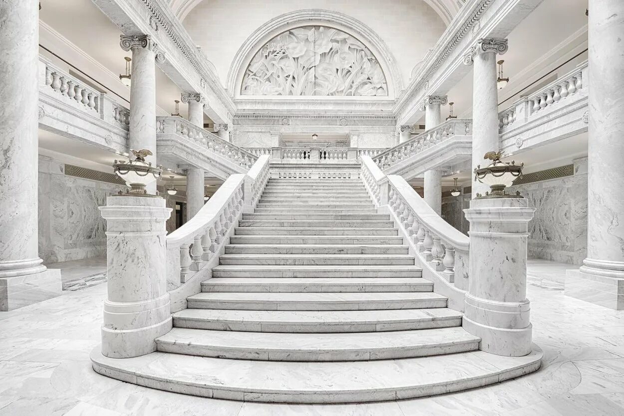 Грейнджер Холл особняк лестница. Дворец Рюмина Лозанна. Мраморный дворец парадная лестница. Отель Метрополь мраморная лестница. Галерея с колоннами 6 букв