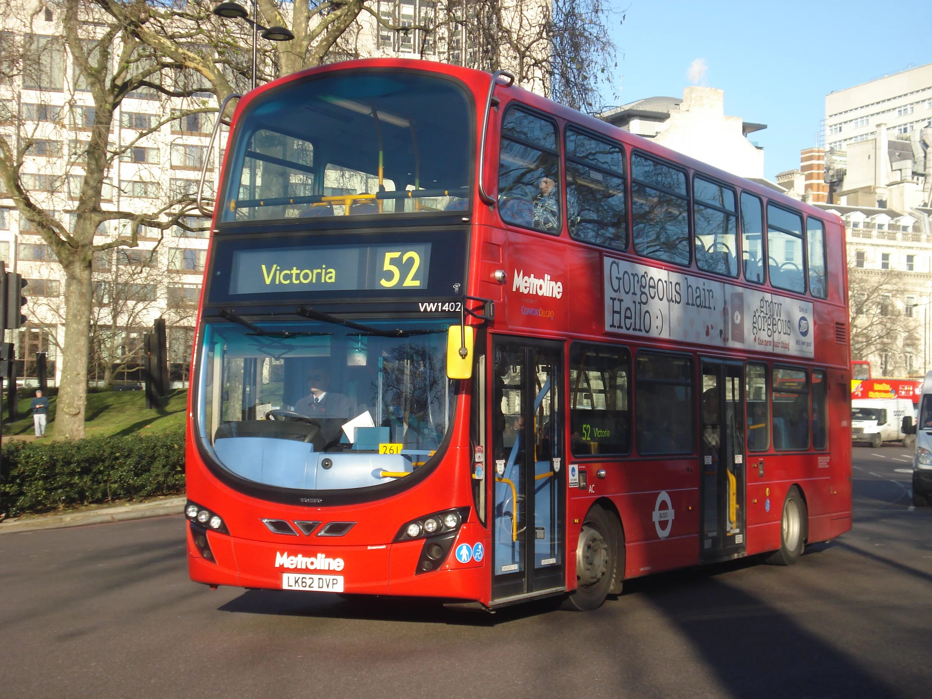 52 автобус часы. Лондонский автобус. Лондон Red Route. London 1999 Buses.