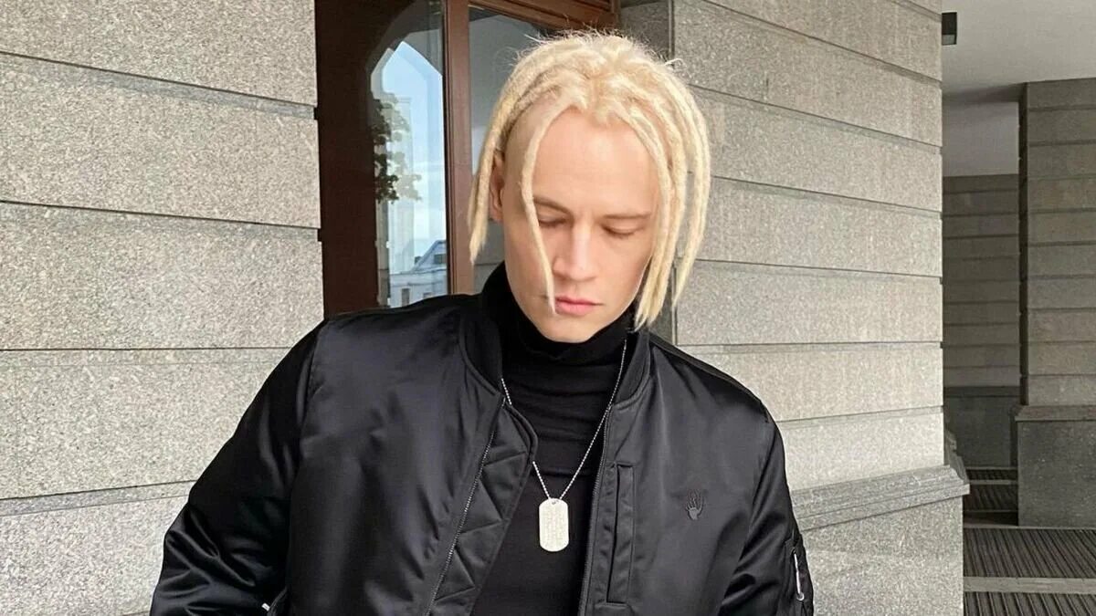 Сколько лет певцу шаману в 2025