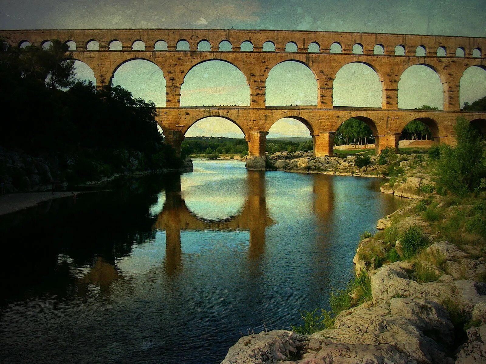 Вид многие. Древний акведук Визбегово. Средневековый мост-виадук. Акведуки и виадуки Италии. Трубчатый акведук.