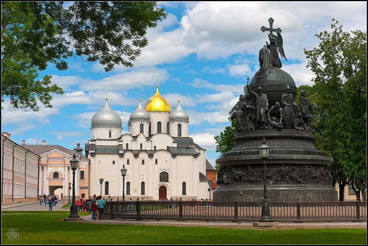 Какой памятник находится в новгороде. Памятник тысячелетие россии великий новгород. великий новгород памятник тысячелетие россии и софийский собор. великий новгород кремль памятник тысячелетие россии софийский собор. великий новгород кремль памятник.