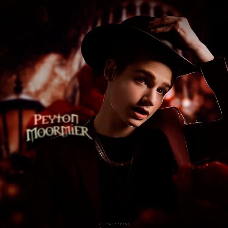 Пейтон 2025. Payton moormier фото в одежде. payton moormier muscle. пейтон моормиер на синем фоне с закрытыми глазами.