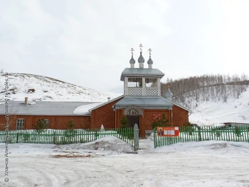 Сайт березовского района красноярского края. Храм в Зыково Красноярский край. Церковь Архангела Михаила в Зыково. Зыково Красноярский край храм Архангела Михаила. Церковь в село Зыково Красноярский край.