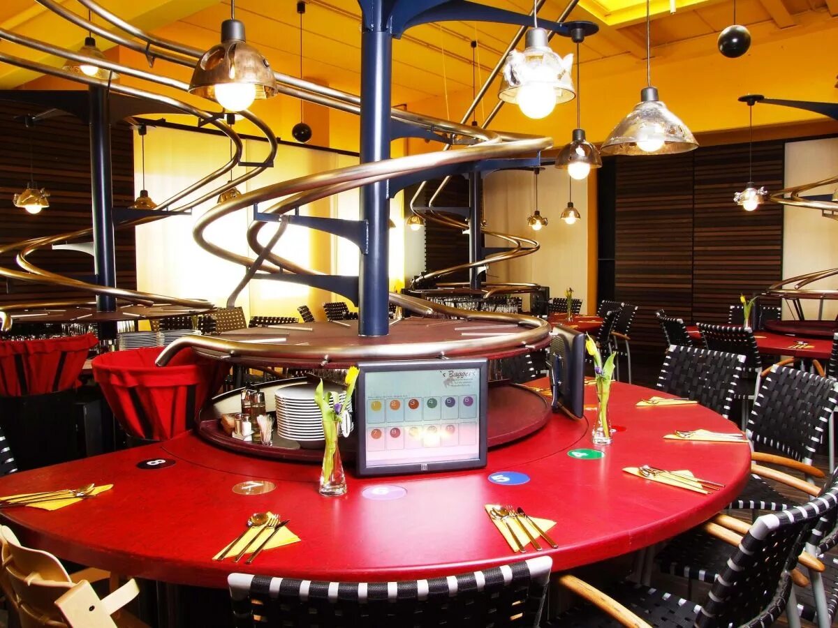 Ресторан в германии баггер. Романтическая фотосессия в кафе. Ресторан с посетителями. Система автоматизации кафе. Ресторан с посетителями.