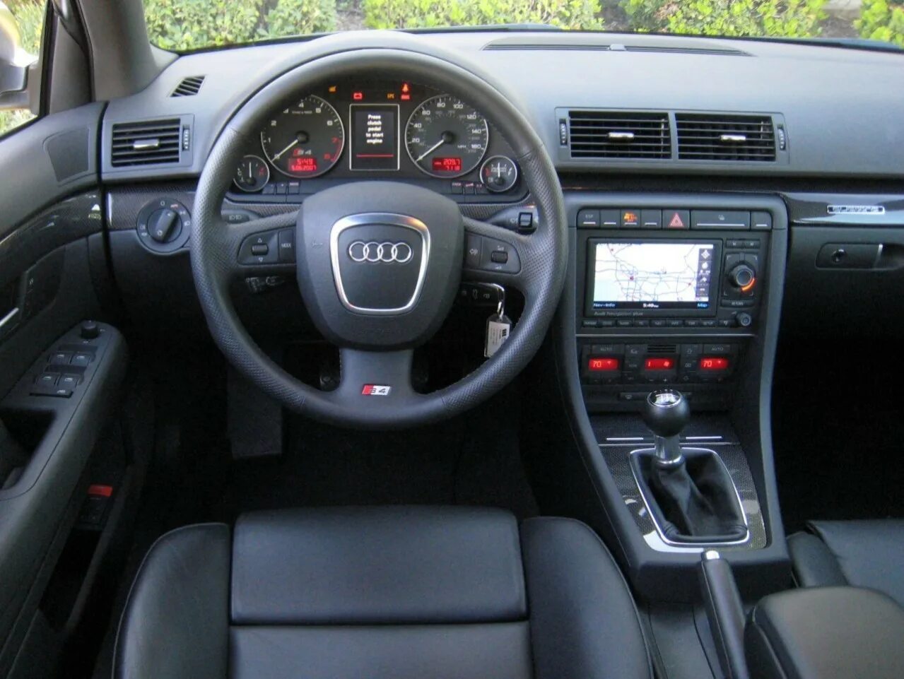 Салон а4 б7. Ауди а4 b7 салон. audi a4 2005 салон. audi s4 2005. ауди а4 в7 салон.