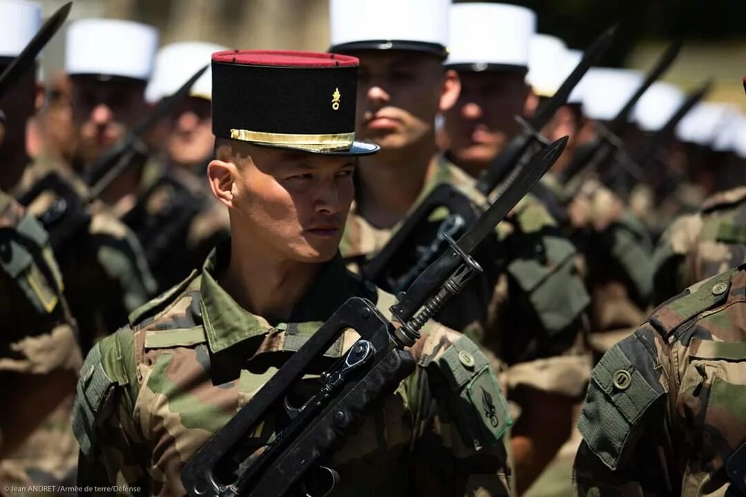 Саперы французского иностранного легиона. Музей иностранного легиона. Иностранный легион франции. Униформа иностранного легиона франции. Интернациональный легион.