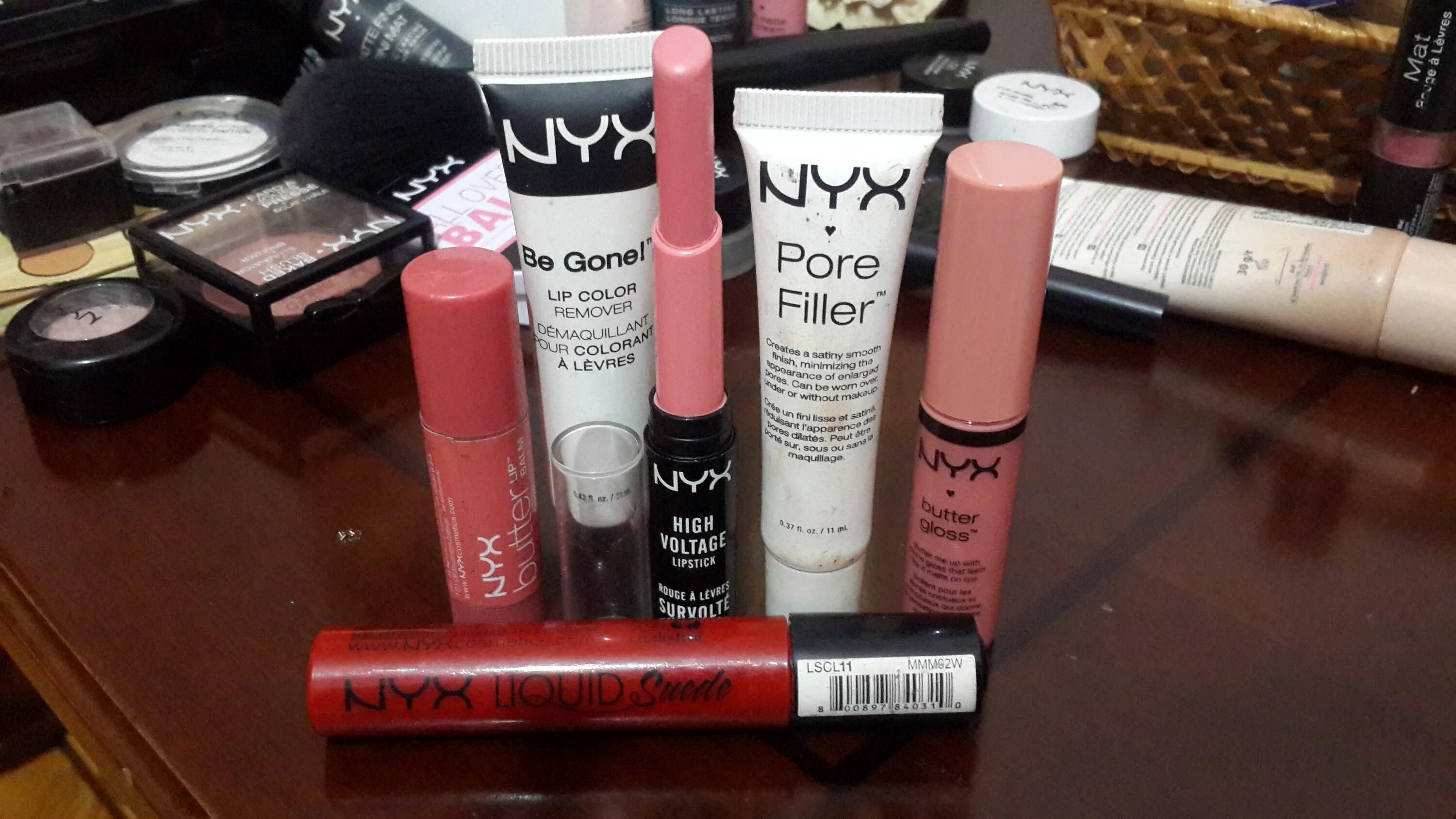 NYX косметика. Стойки NYX. НИКС фотосессия. Никс партс