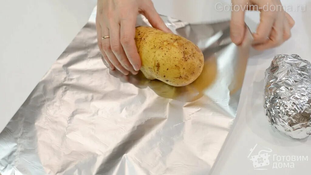 Крошка картошка в фольге. Крошка картошка в домашних условиях в духовке. Крошка картошка с брынзой и укропом. Крошка-картошка дома рецепт в духовке в фольге и наполнители.