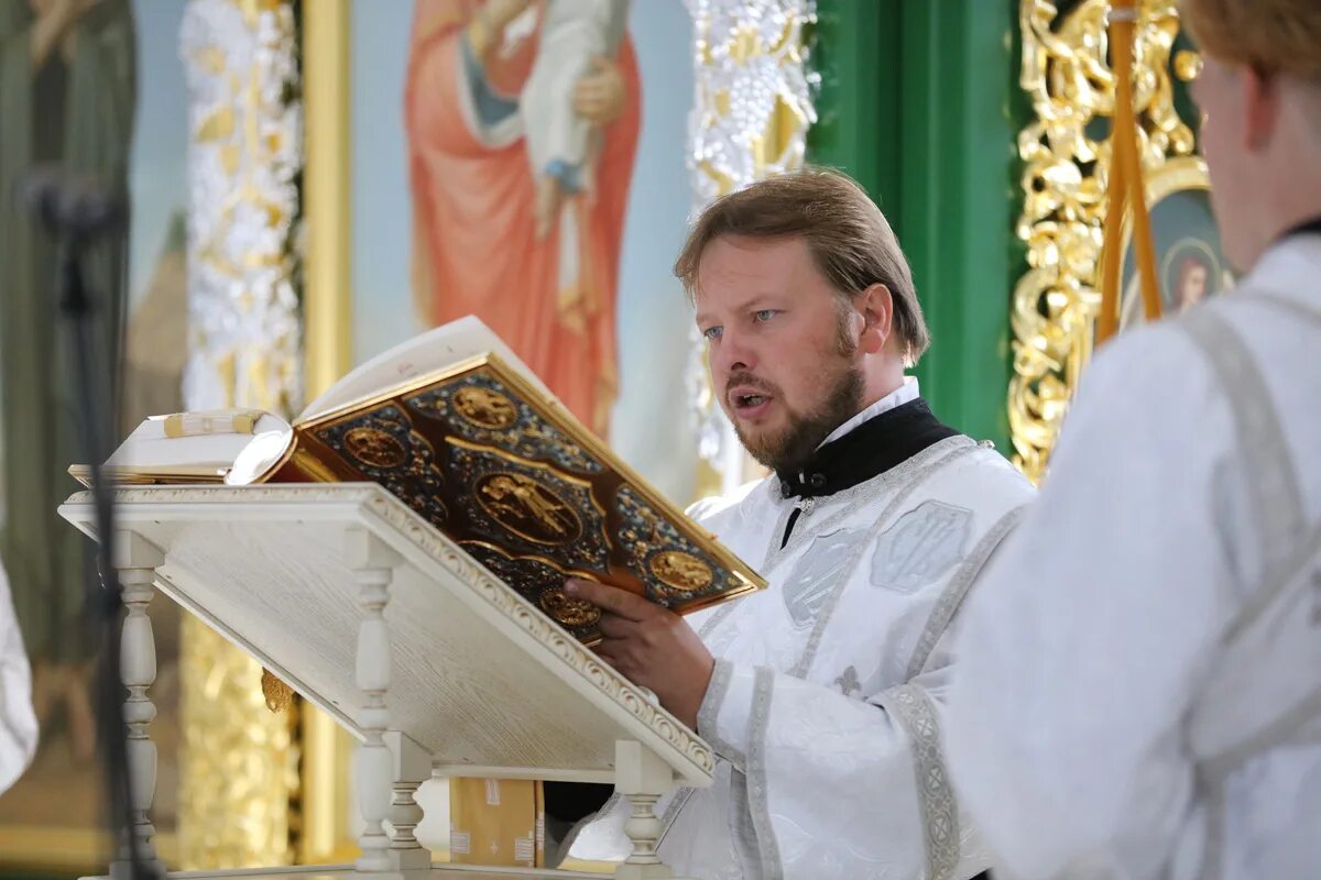 Старший священник на греческом. Епископом Даниилом (Троицким). Диаконство.