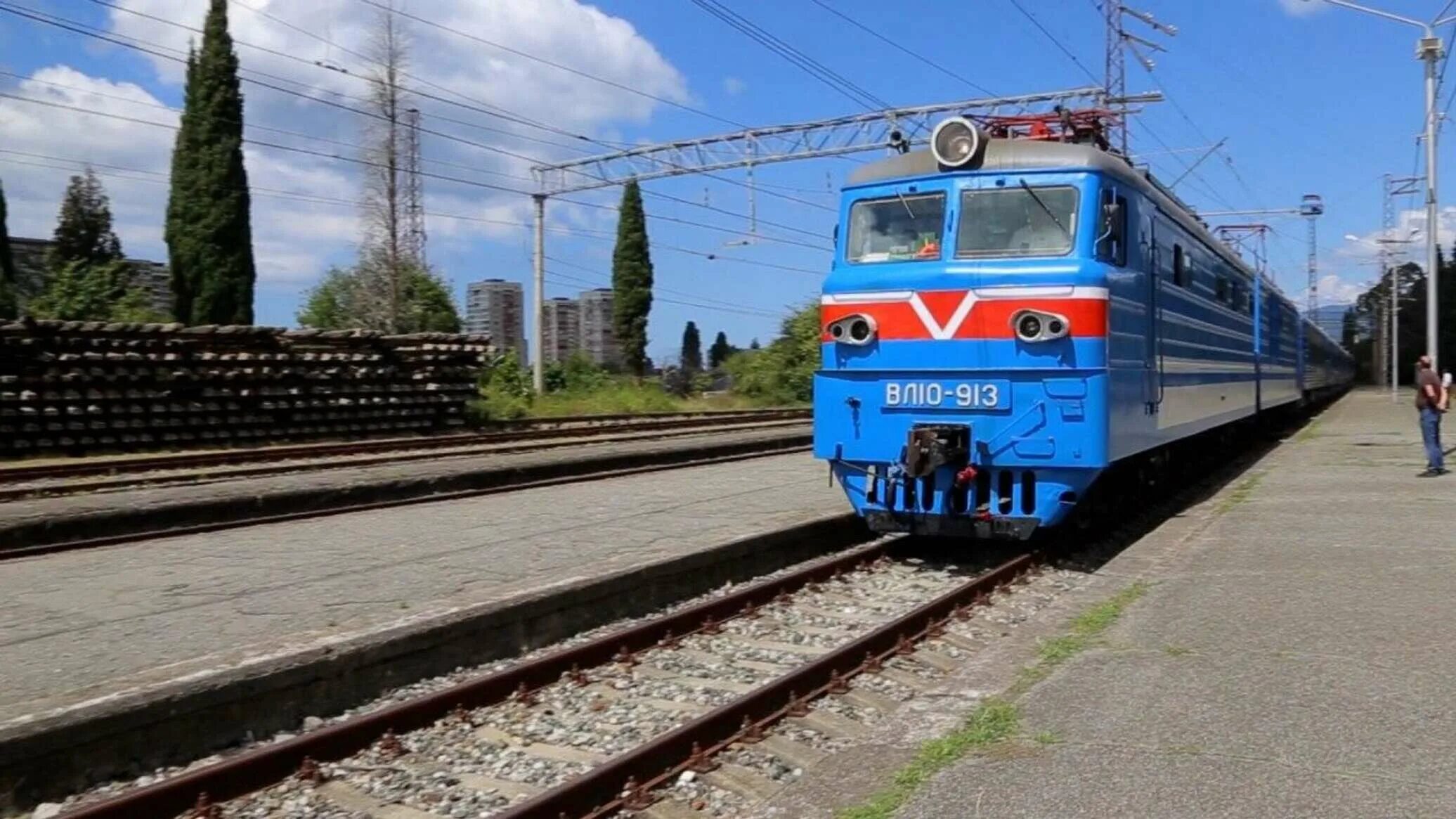 Туристический поезд в абхазию. Вл10 Гагра - Сочи. Туристический ретро поезд Сочи Гагры. Туристический поезд Туапсе Гагра. Туристический поезд Сочи Гагра.