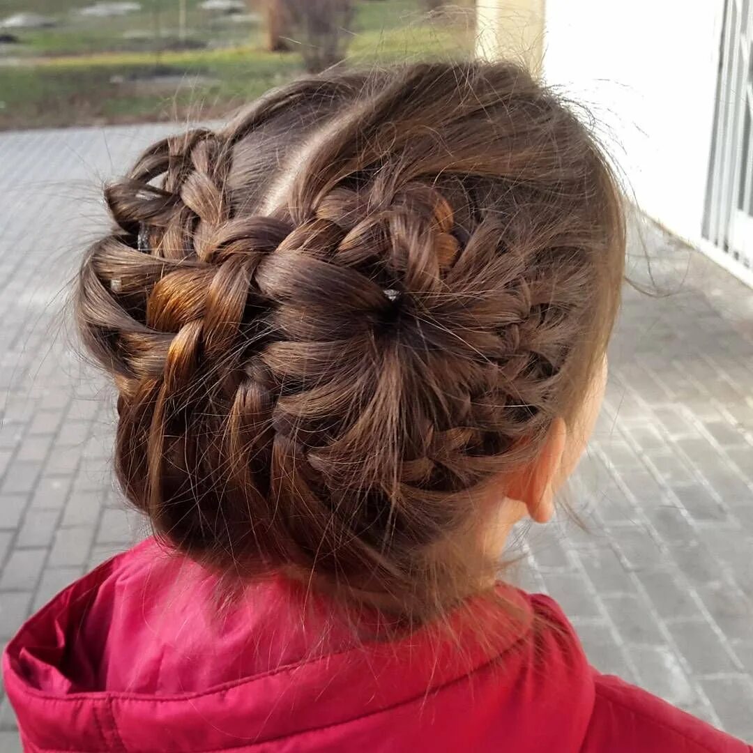 прически с петлей. восьмерка волосами. быстрые и красивые прически в школу. спиральная химия на длинные волосы. плетение восьмерка волосы.