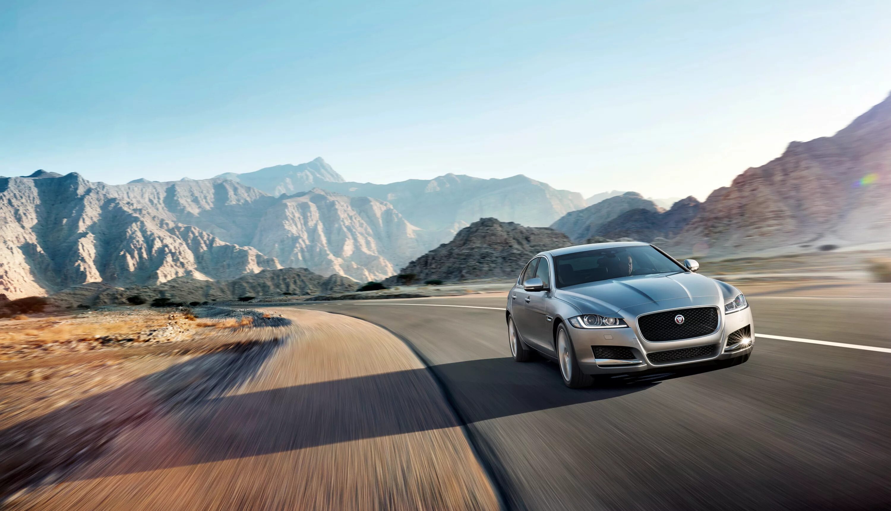 Jaguar XF 2015. Jaguar XF 5k. Машина на дороге. Дороги с машинами.