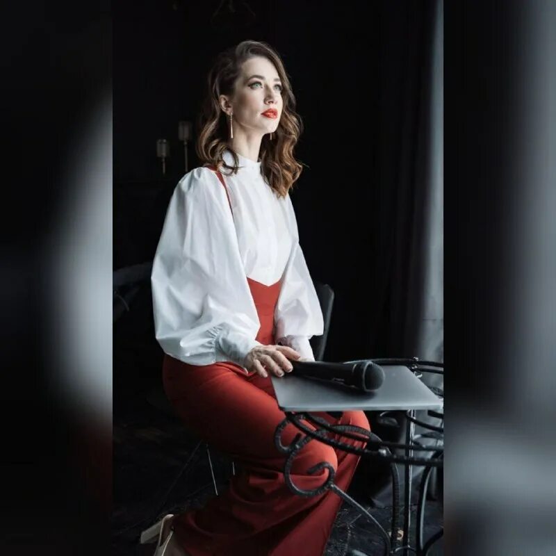 зовут настасья