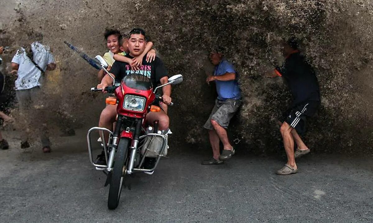 Последний кадр. За секунду до. За секунду до трагедии. За мгновение до.