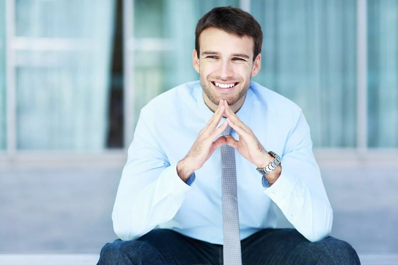 Характер бизнесмена. Люди на переговорах. Предприниматель черт. Личные качества бизнесмена. Довольный бизнесмен.