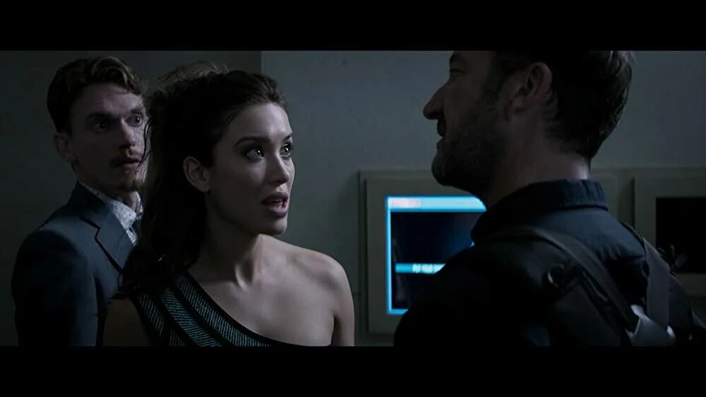 Кевин харт 2023. Фильм про ограбление банка 2018. Ограбления ураган кино. Американская ночь фильм 2021. Ограбления ураган кино.