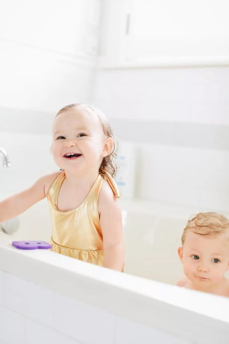 Child bath. Девочка Bath time. Kids Bath time девочки. With Kids Bath time Обрезанные. Девочка подросток Bath time.