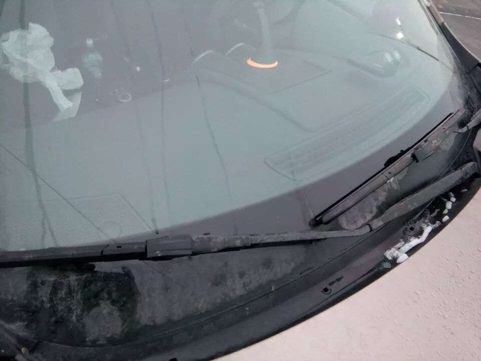 Nissan qashqai лобовое стекло. Лобовое уплотнительная резинка на лобовое стекло ниссан кашкай j10. Лобовое стекло nissan qashqai j11. Дефлектор лобового стекла кашкай j11. Nissan juke лобовое.