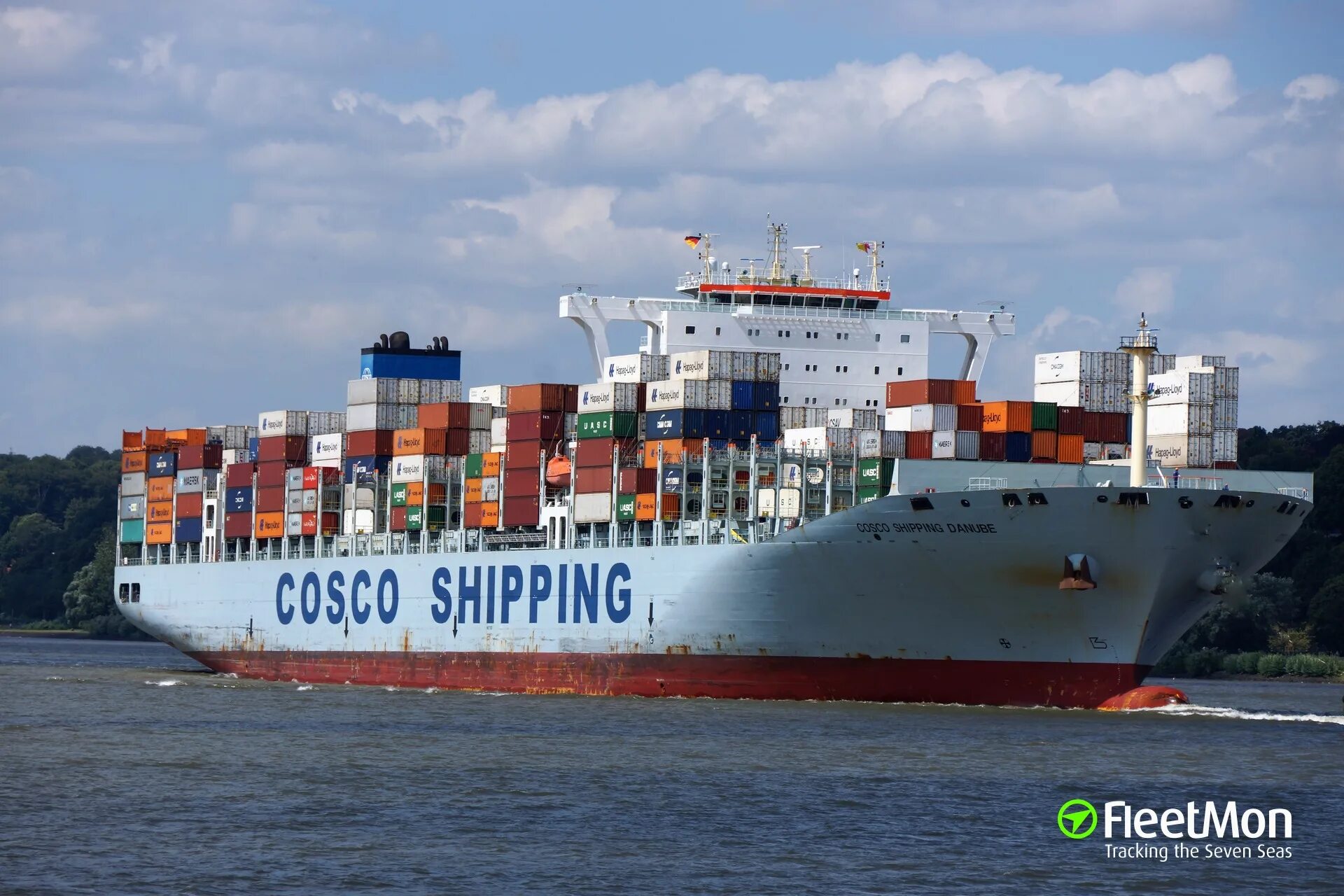 Cosco китай. Cosco shipping universe. Судно гонконг флаг. Cosco. Хошимин порт морской.