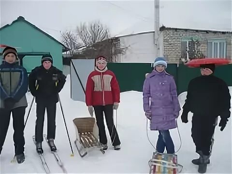 Погода тараховка перелюбского района саратовской области. Село Иваниха Перелюбский район Саратовская область. Школа в Перелюбском районе с. нижняя Покровка. Иваниха Перелюбский район школа. Нижняя Покровка Саратовская область Перелюбский район.