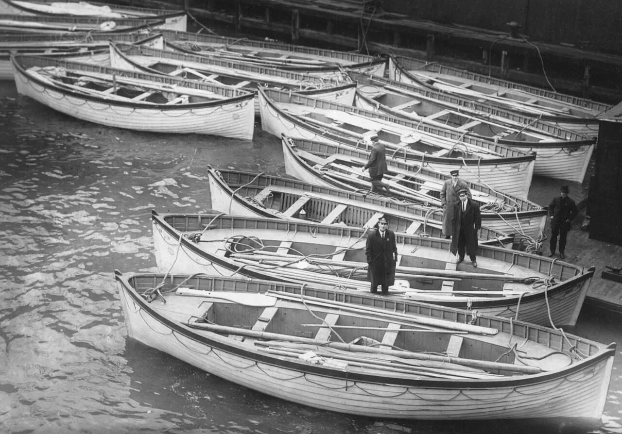 Сколько спасательных шлюпок было на титанике. Шлюпки титаника 1912. шлюпка 6 титаник. спасательные лодки на титанике. спасательные шлюпки титаника.