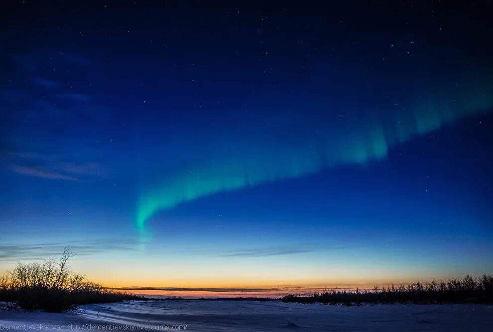 Северное сияние в тундре. Тундра России Северное сияние. Полярное сияние в тундре. Небо тундры