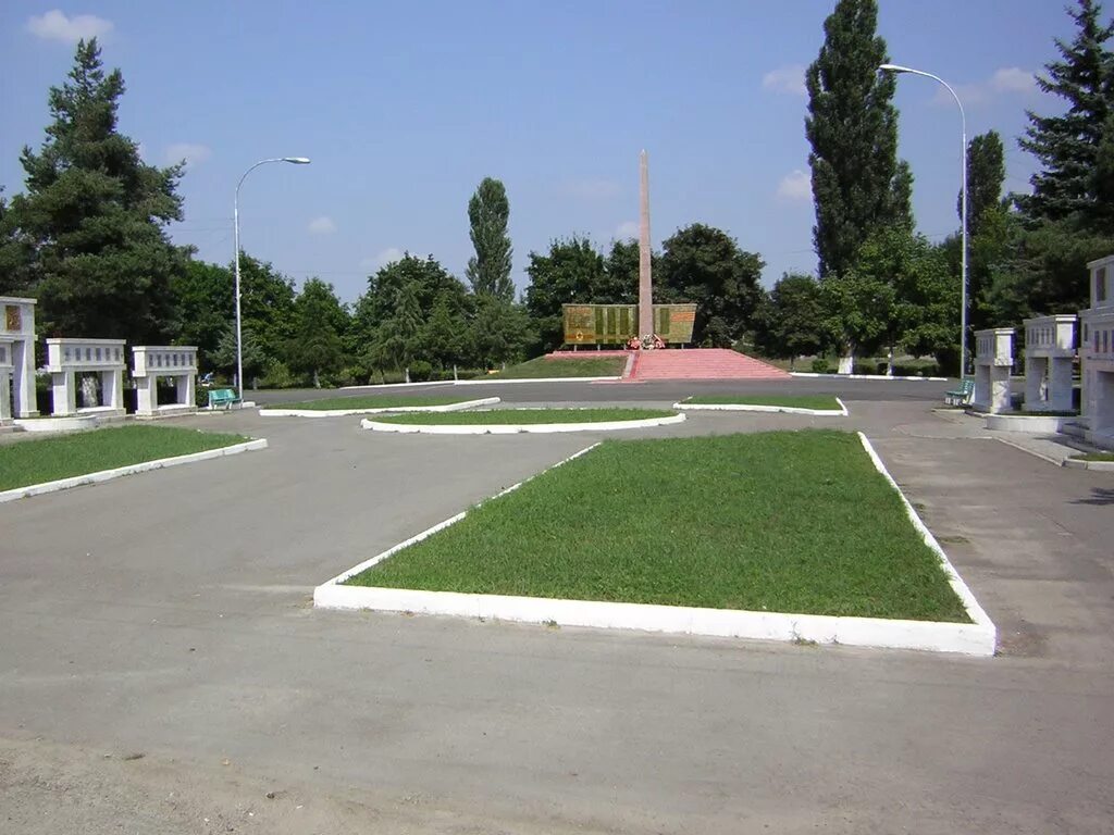 центральный парк лабинск. г лабинск краснодарский край. аллея в лабинске. лабинск. площадь родина лабинск.