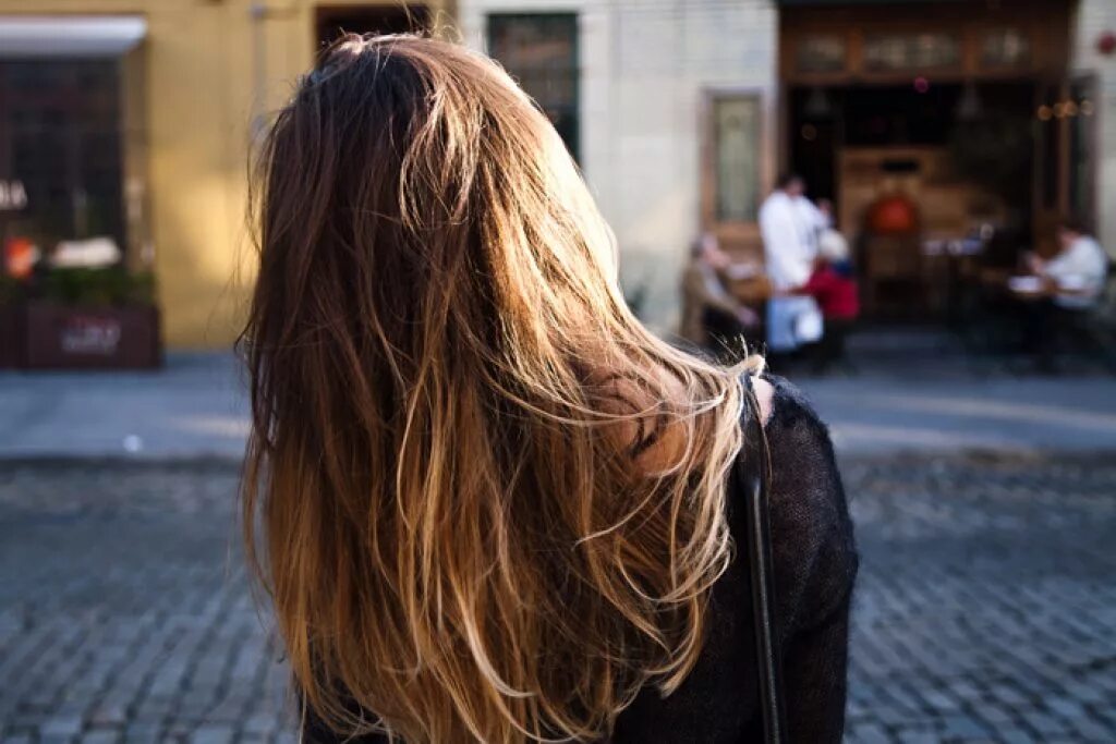 Красивые девушки с русыми волосами. Девушка с русыми волосамм. Девушка с короткими русыми волосами. Русая девушка со спины. Фото русых девушек со спины.