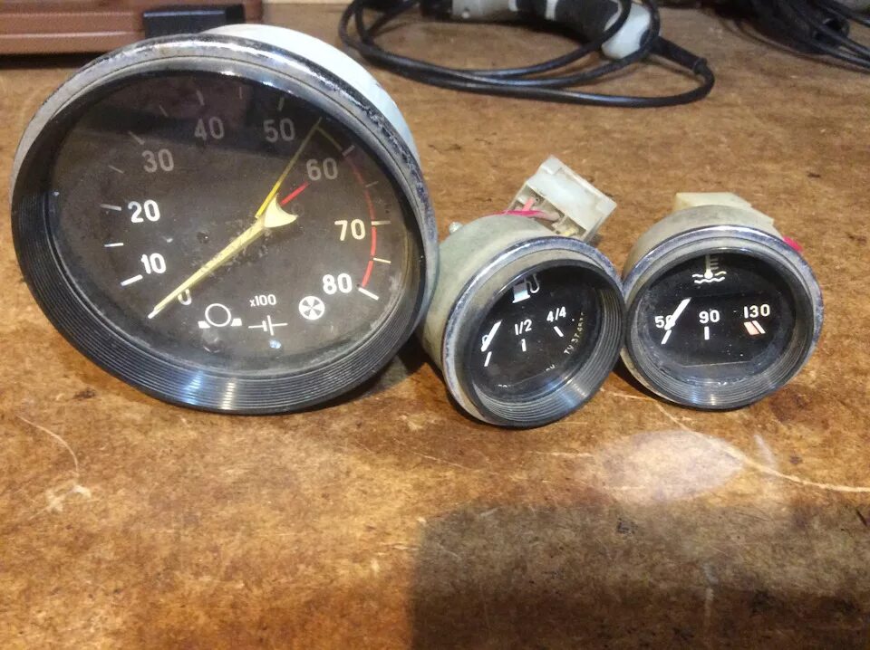 Тахометр и указатель температуры. Датчик давления масла для цифрового указателя. Спидометр и тахометр. Датчик температуры выхлопа 52мм. Тахометр автомобильный 52 мм газ.