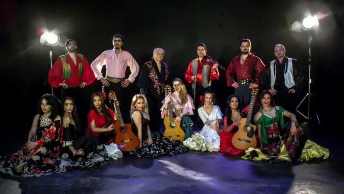 Ансамбль табор. Шоу театр табор возвращается николай васильев. Ансамбль табор. Картинка для объявления концерт цыганского ансамбля танца. Ансамбль табор.