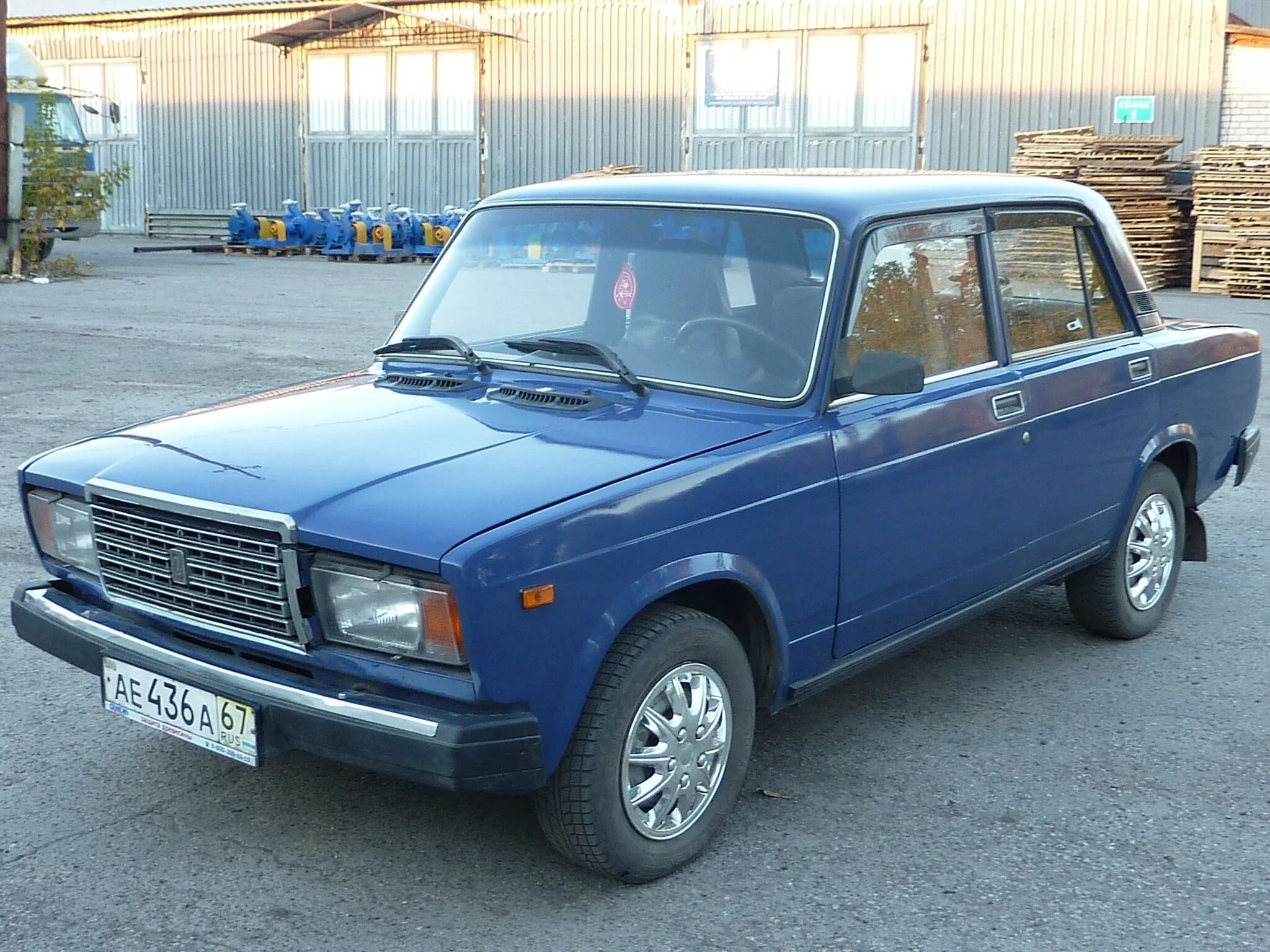 Бэушные жигули. ВАЗ-2107 «Жигули». Семёрка ВАЗ 2107 голубая. Ваз2107 компакт-кар.