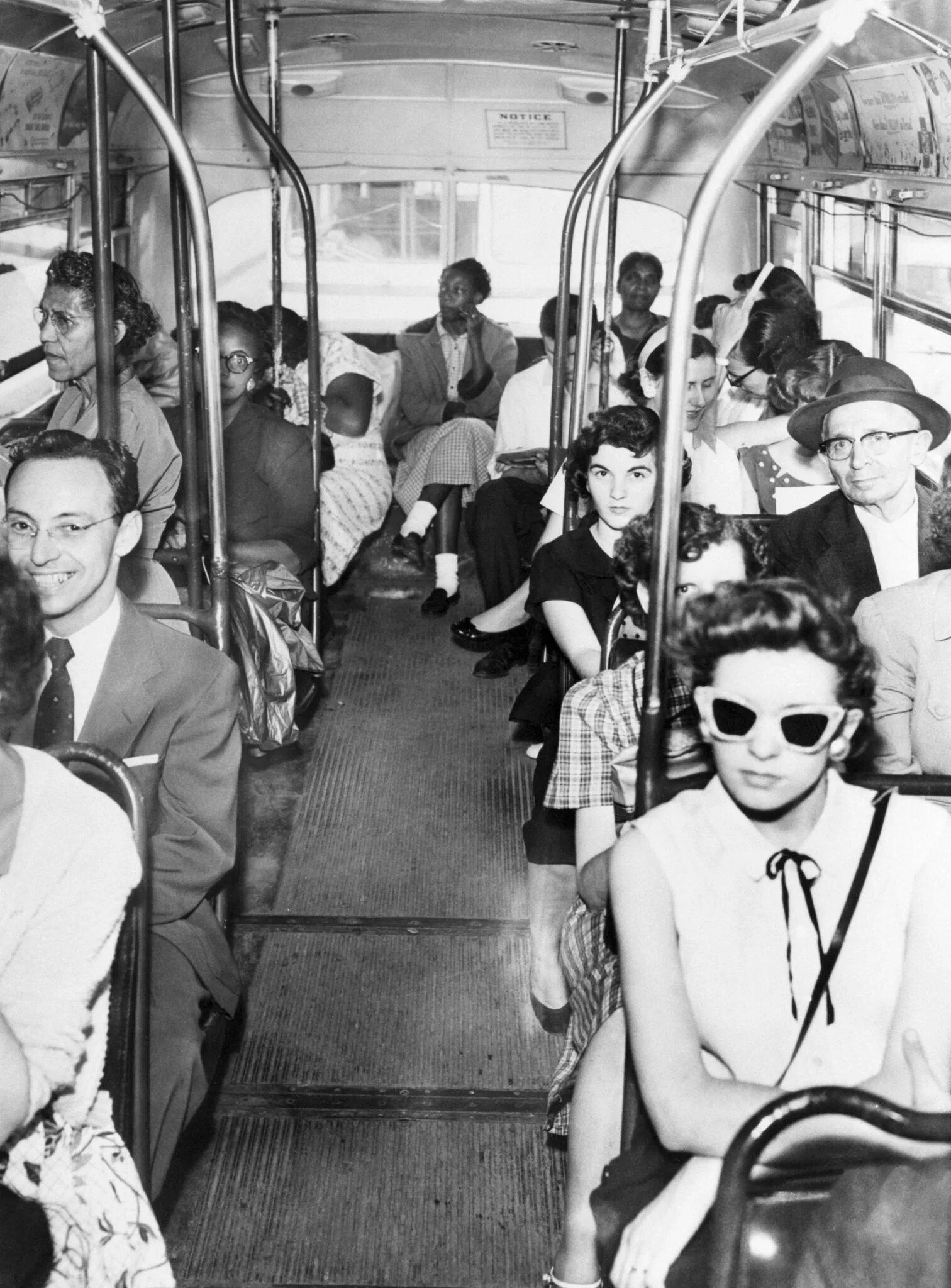Сегрегация США 1950. Расовая сегрегация в Америке. Сегрегация в США В 20 веке. Сегрегация в автобусах США.