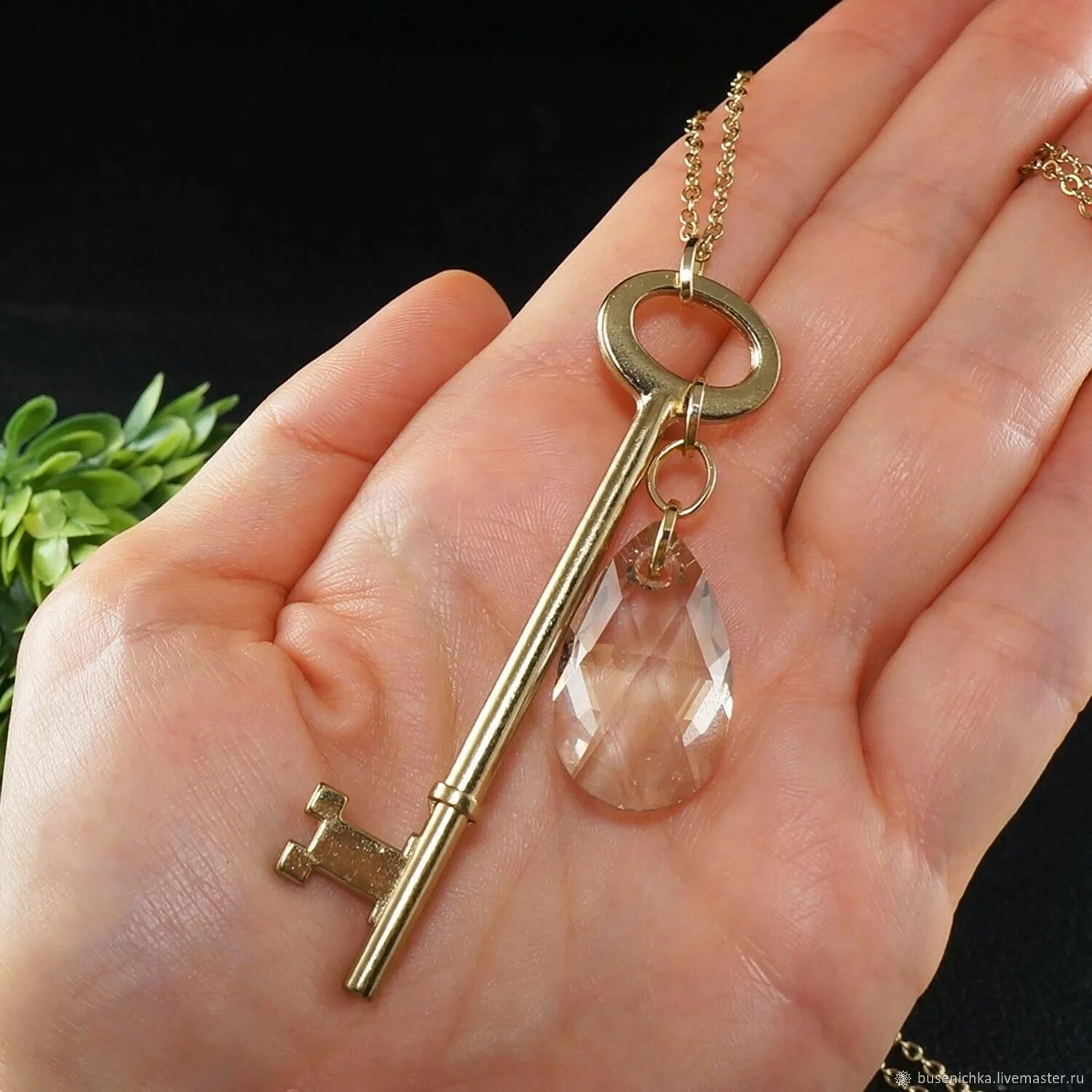 Брелок на ключи в виде старинного ключа. Кристальный брелок для ключей. Ключ стеклянный сувенир. Брелок бохо. Swarovski брелок.
