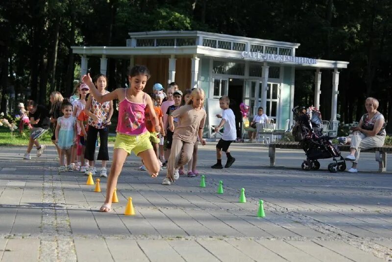 Аниматоры в дагестане фото. Приехали аниматоры. Акуна матата праздничное агентство. Цпкио долгопрудный. Приехали аниматоры.
