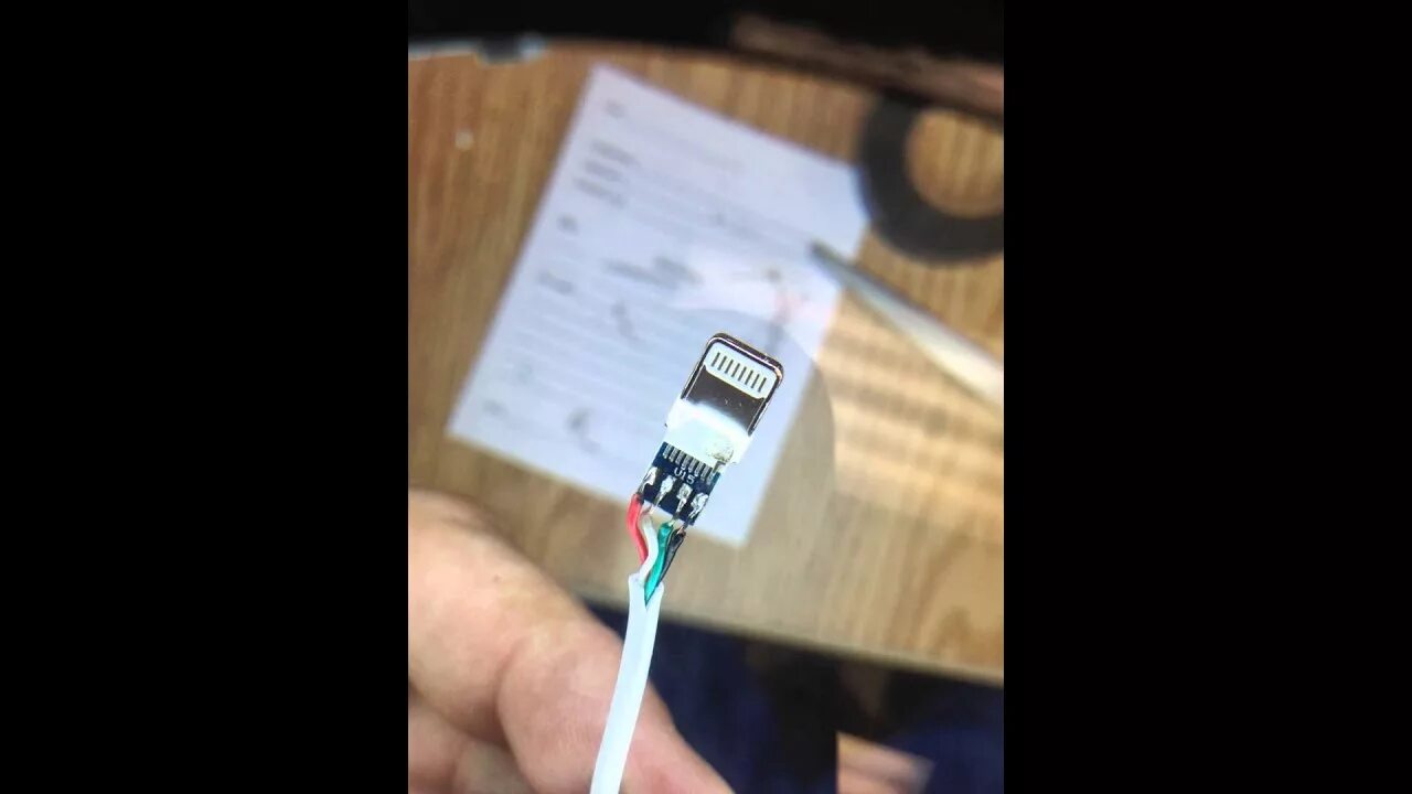 USB Lightning кабель распайка iphone. Распиновка Lightning кабеля. Распайка провода USB iphone. Распиновка шнура USB Лайтинг.