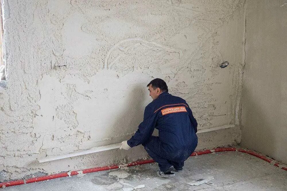 Штукатурка за 1 кв метр работа. Механизированная штукатурка по маякам. механизированная шпаклевка. расценка на штукатурку стен по маякам. механизированная штукатурка стен москва.