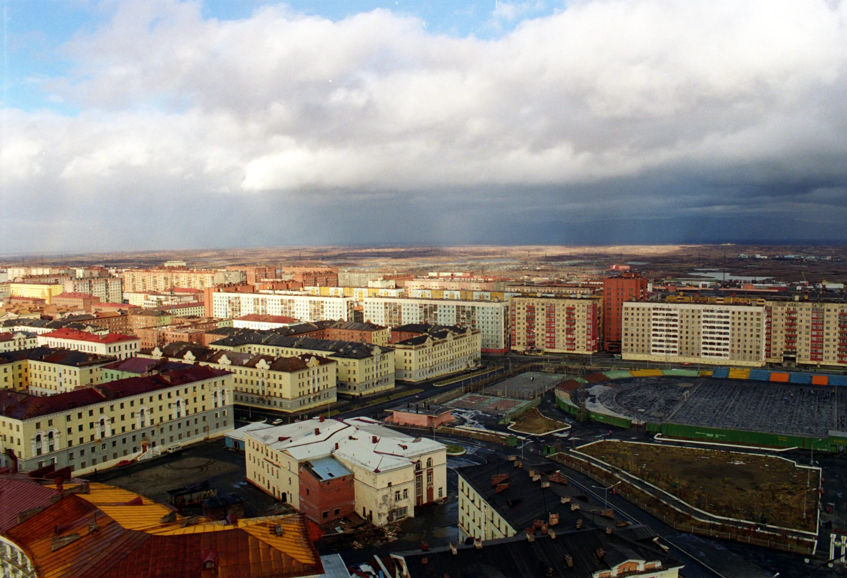 Окрестности норильска. Город Норильск Красноярского края. Кайеркан город. Норильск Центральная площадь. Кайеркан сверху город Норильск.