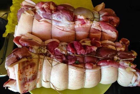 Рулет из свиной брюшины