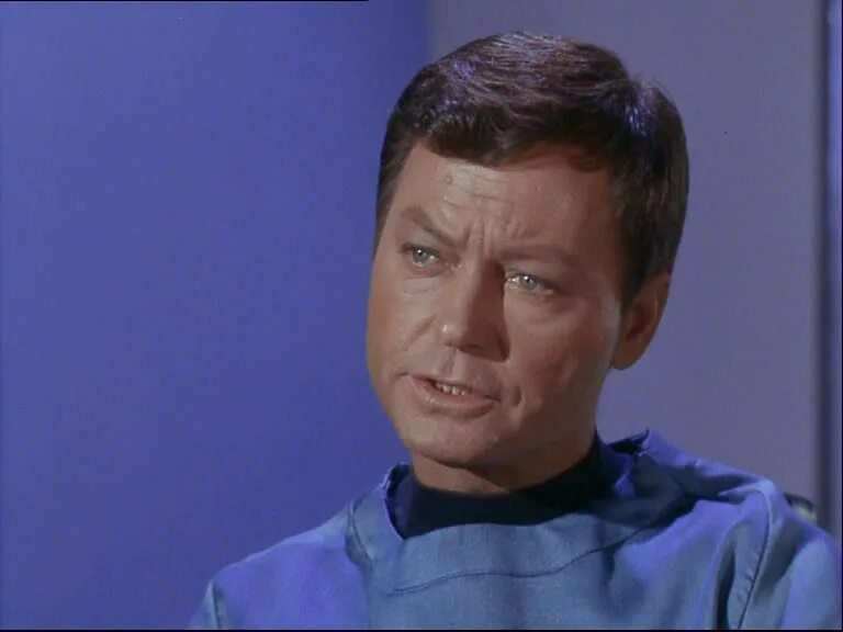 Маккой ли. Дефорест келли маккой. star trek tos leonard mccoy.