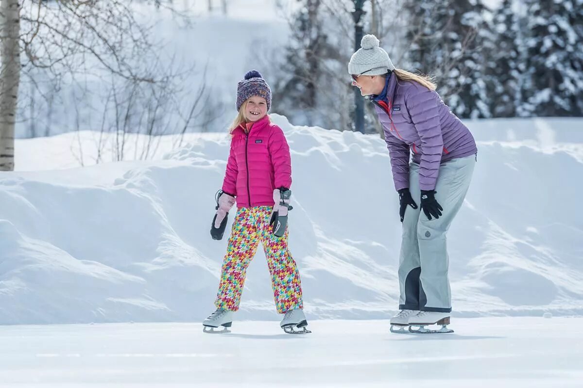 Айс скейтинг. Зима коньки. Дети на коньках. Зимние хобби коньки. She likes skating