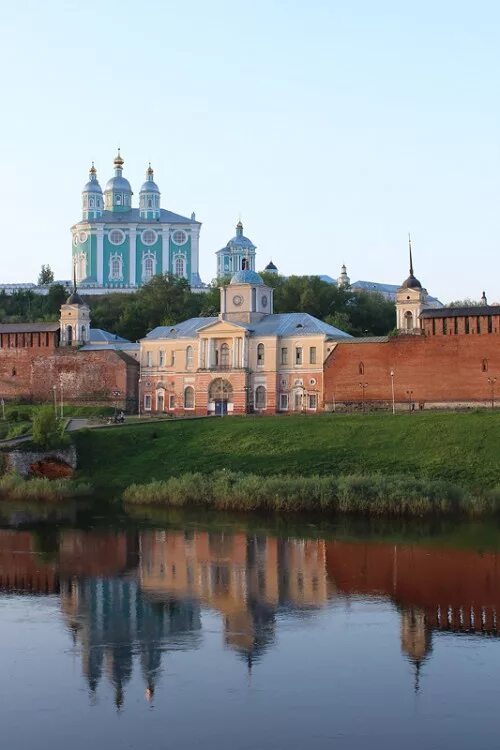 Город смоленск регион. Река днепр в смоленске. Башня веселуха смоленская крепость. Кремль в городе смоленск. Смоленск древний город.
