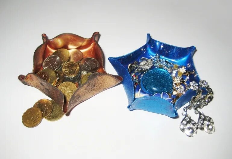 Ваза из дисков. Ваза из дисков компьютерных. Поделки из дисков компьютерных. Поделки из дисков. Ваза из дисков.