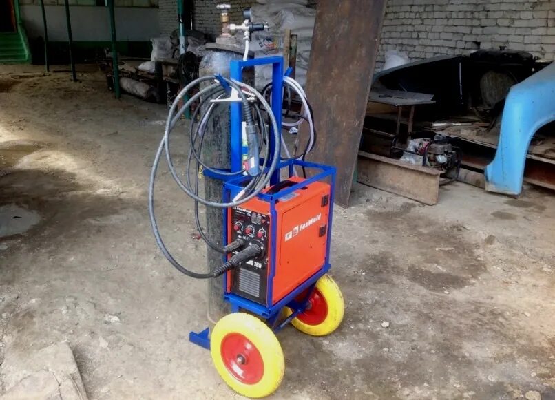 Сварочный полуавтомат под. Тележка под полуавтомат с баллоном 40л. Тележка под сварочный полуавтомат сбалоном 20. Тележка под полуавтомат с баллоном 40л. Тележка под полуавтомат с баллоном 40л.