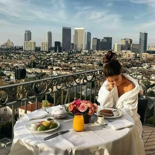 Горы из окна. Стрюн норвегия. Отель с видом на море. Элунда греция. Как жить с видом.