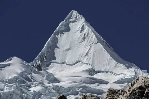 Mount everest high mountain in the world