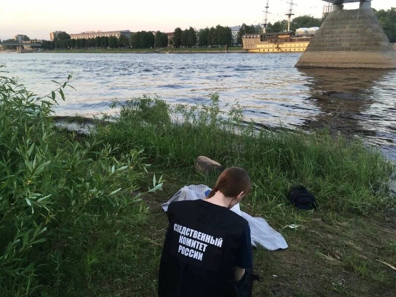 Пожар на станции метро старая деревня. Новгород тонет. Река волхов великий новгород. Потоп на ковалихе нижний новгород. Нижний новгород затопило сегодня.