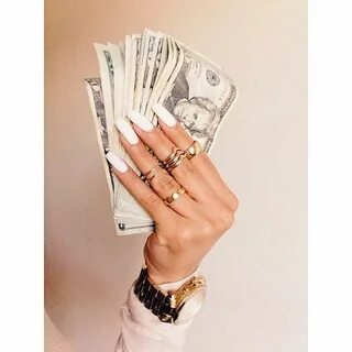 Трачу последние деньги на украшения