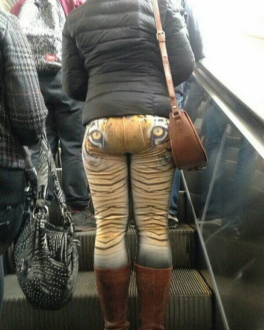 Прикольные брюки. Прикольные джинсы. Смешные штаны. Смешные широкие штаны. Странные штаны.