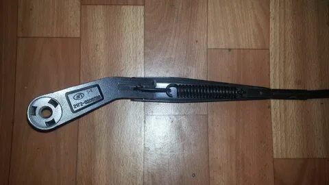 Поводок стеклоочистителя приора