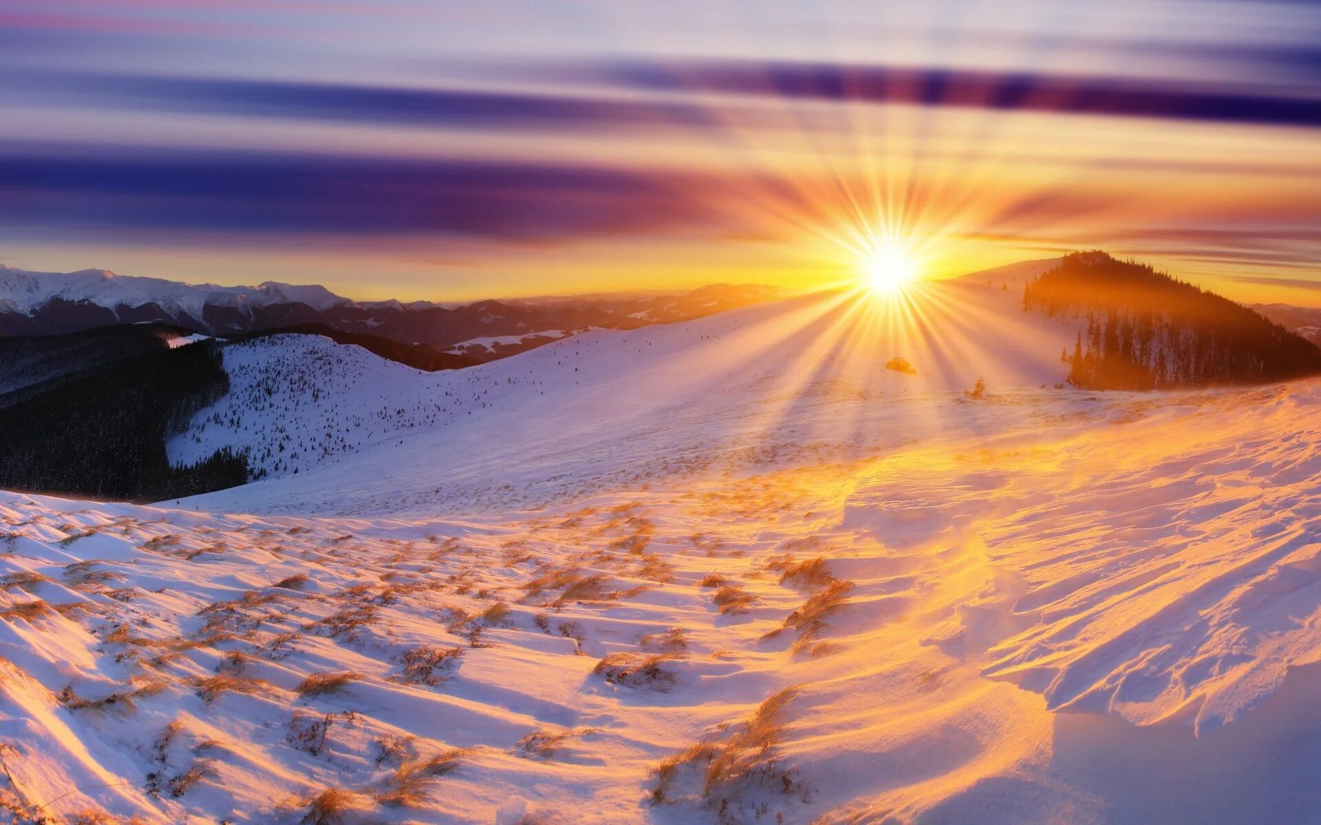 Первозданная земля. Зима солнце. Зимний рассвет. Зимний рассвет в горах. Зимнее солнцестояние.